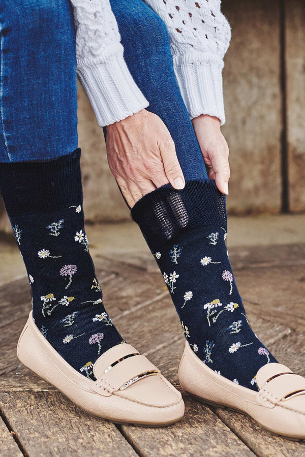 HJ Socks HJ531 Ladies Floral Cotton Comfort Top Socks